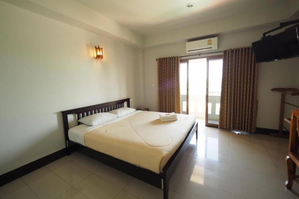 Amornsukhothai Hotel Exterior photo