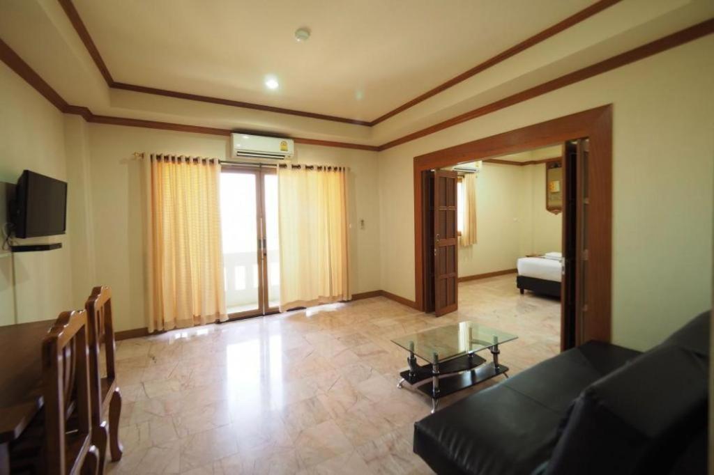 Amornsukhothai Hotel Exterior photo