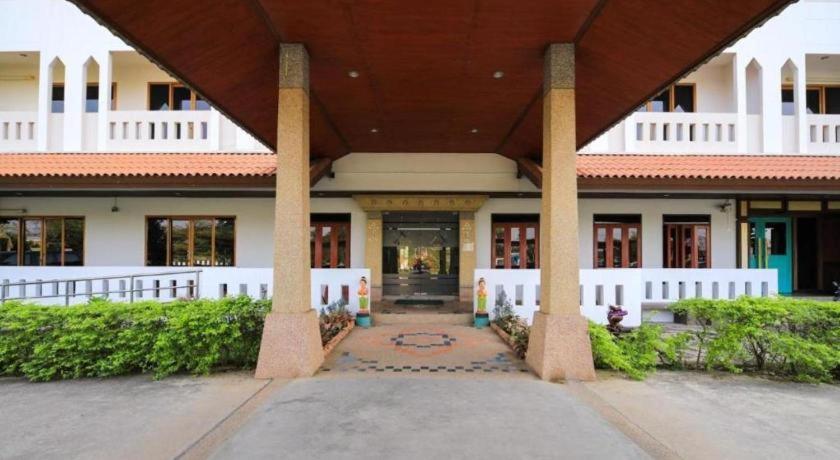 Amornsukhothai Hotel Exterior photo