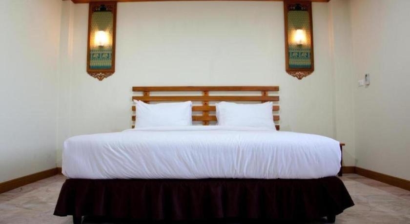 Amornsukhothai Hotel Exterior photo