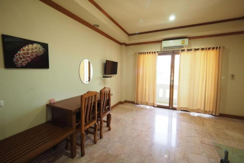 Amornsukhothai Hotel Exterior photo