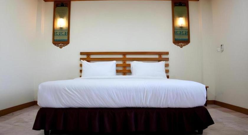 Amornsukhothai Hotel Exterior photo